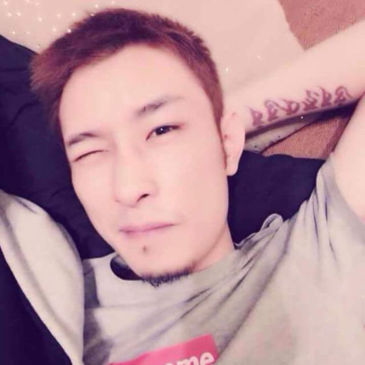 难得拥抱的第一张照片--青岛相亲服务中心