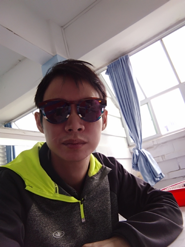 五华移民男的第一张照片--青岛相亲服务中心