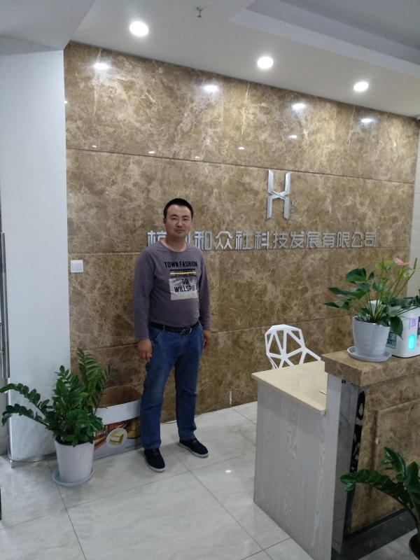 雨中的伞的第一张照片--青岛相亲服务中心