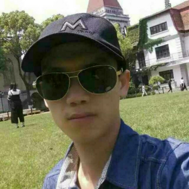 龙小华的第一张照片--青岛相亲服务中心