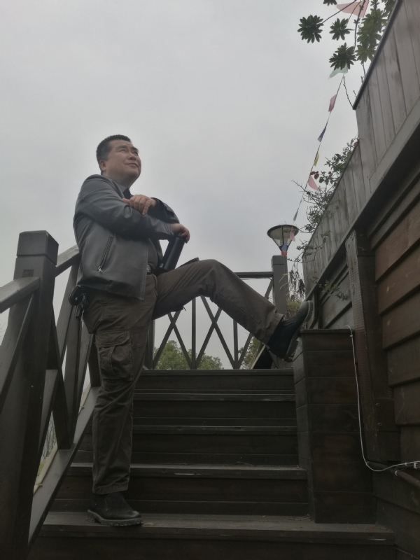 孤单背影的第一张照片--青岛相亲服务中心