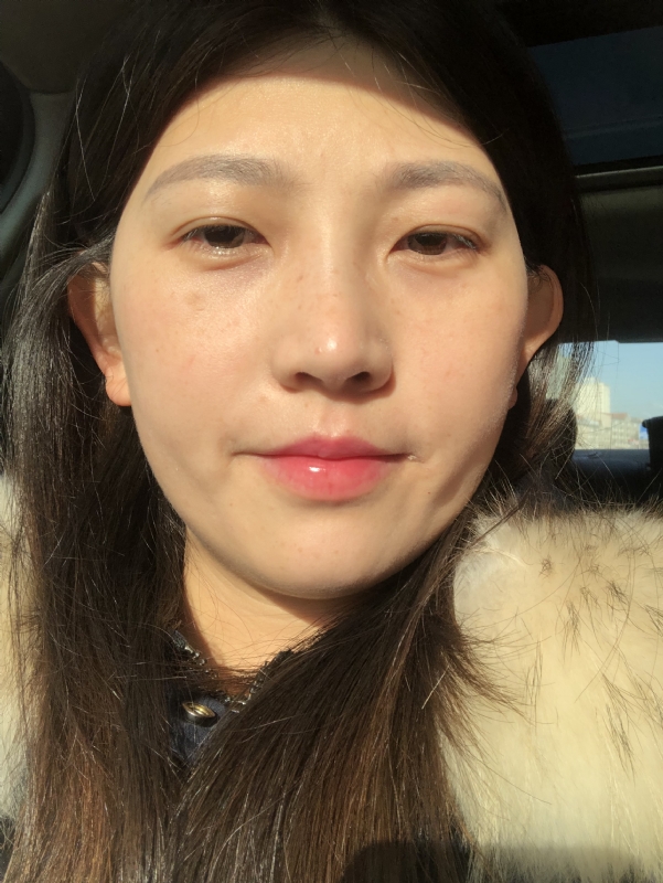 轻闭双眼的第一张照片--青岛相亲服务中心