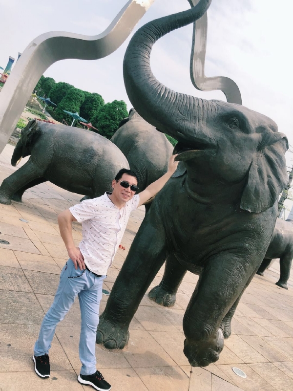 朝望大海的第三张照片--青岛相亲服务中心