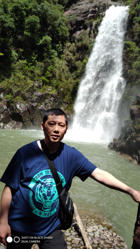 石头的第一张照片--青岛相亲服务中心