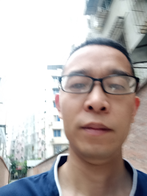 眼镜的第一张照片--青岛相亲服务中心