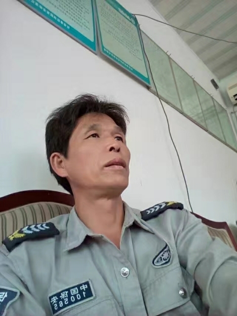 卧窗听雨的第一张照片--青岛相亲服务中心