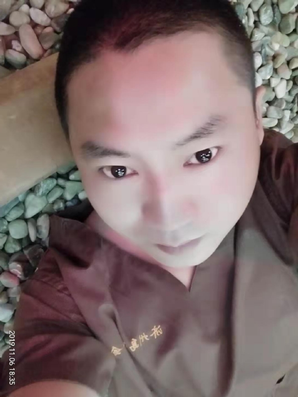 红枫叶的第一张照片--青岛相亲服务中心