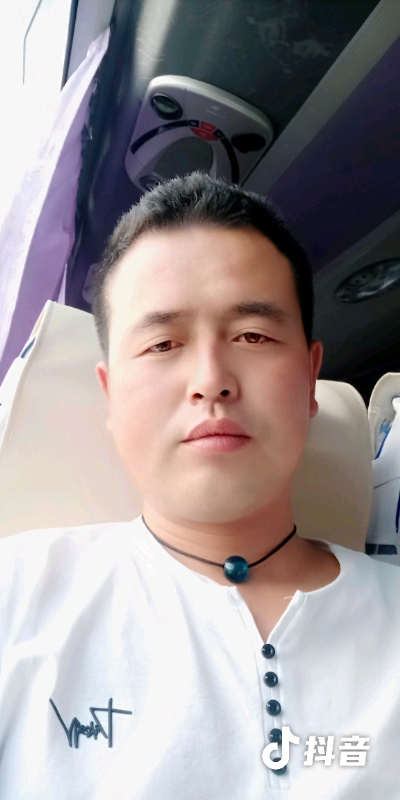 瞬间被爱上的第一张照片--青岛相亲服务中心