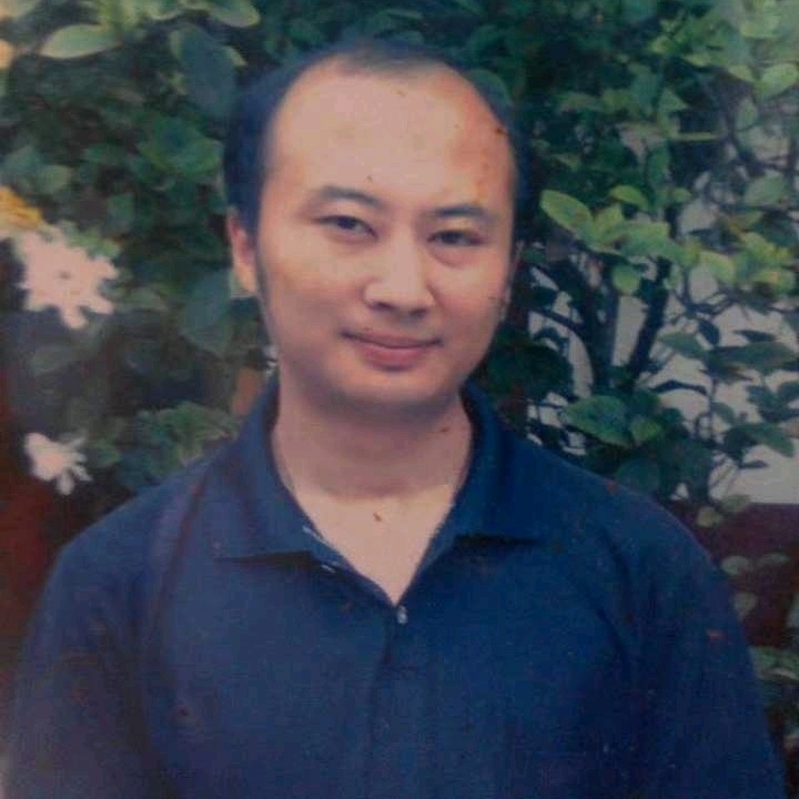 石峰里的生命的第一张照片--青岛相亲服务中心