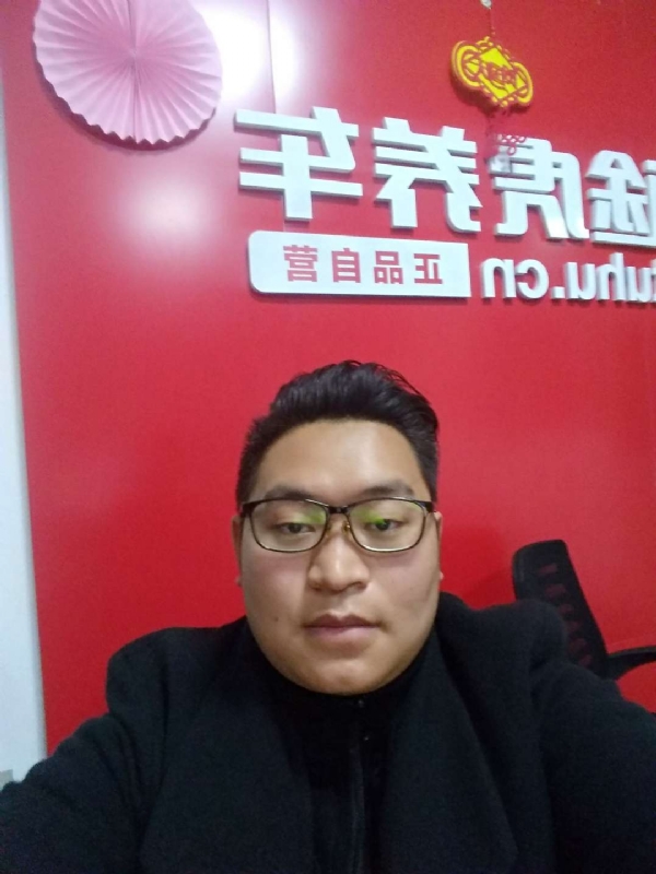 向上倾斜45度的第一张照片--青岛相亲服务中心