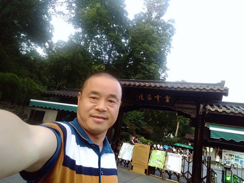 夏雨晨紫的第一张照片--青岛相亲服务中心