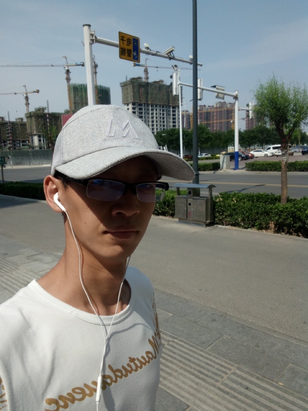 挥一挥手什么都没有的第一张照片--青岛相亲服务中心