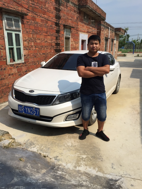 独坐街头的第三张照片--青岛相亲服务中心