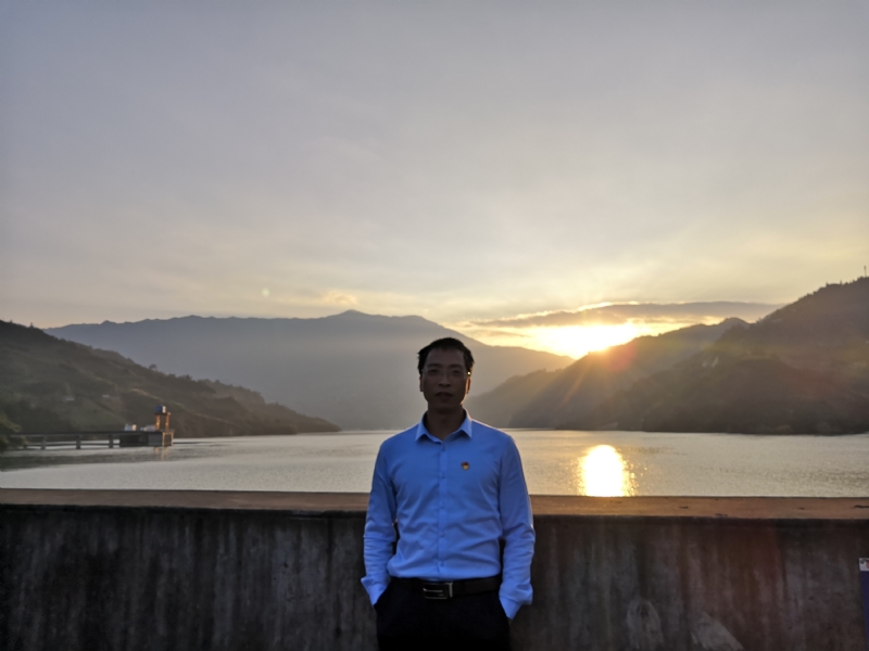 庸人自扰的第一张照片--青岛相亲服务中心