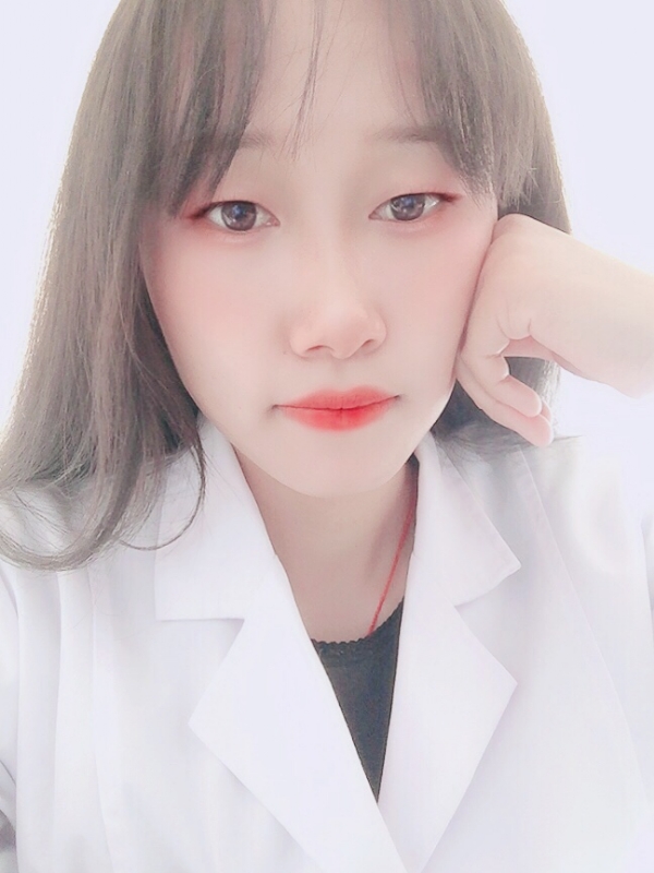 白婚纱的第一张照片--青岛相亲服务中心