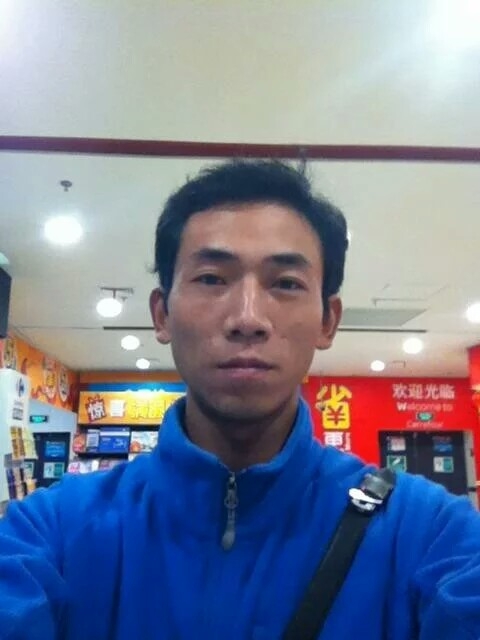 青草地溪水边的第一张照片--青岛相亲服务中心