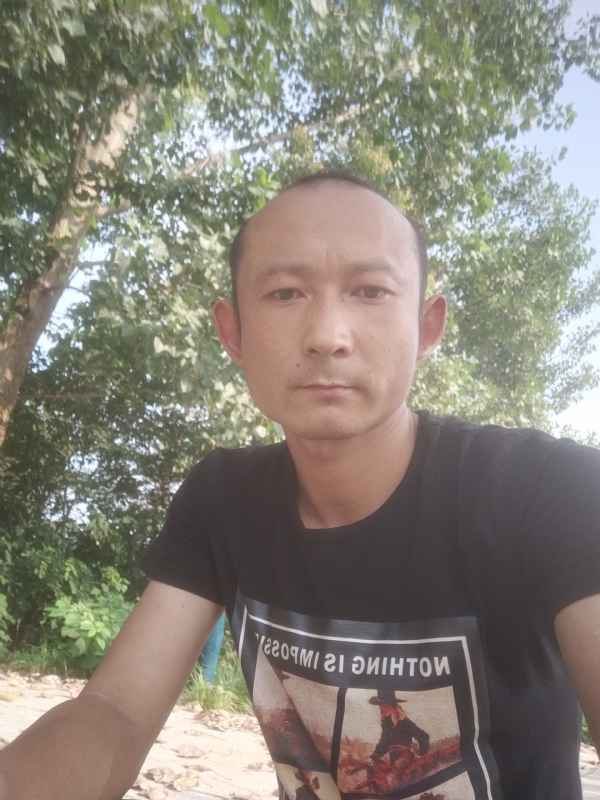 80大叔的第一张照片--青岛相亲服务中心