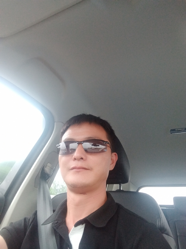 孤独的男人的第一张照片--青岛相亲服务中心