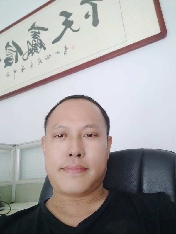 山丘的第一张照片--青岛相亲服务中心