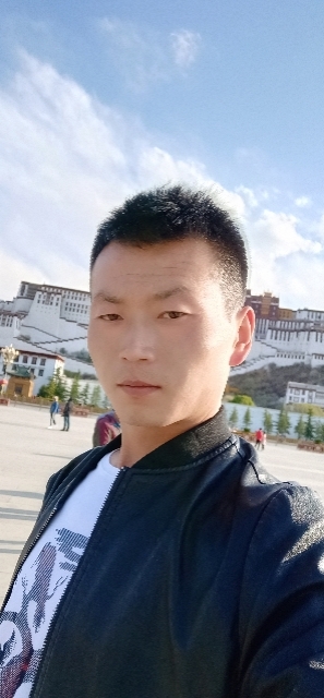 阳光下的小草的第二张照片--青岛相亲服务中心