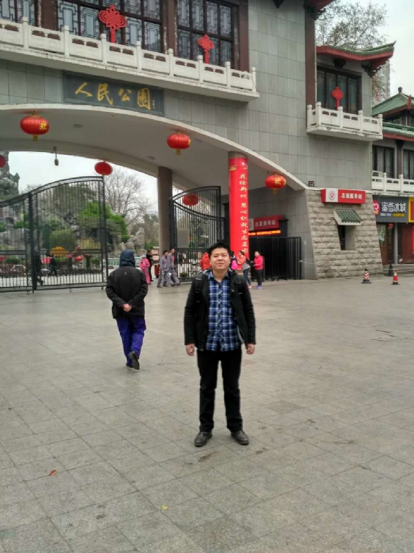 在奋斗的第一张照片--青岛相亲服务中心