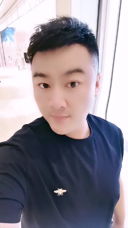 微风徐徐的第一张照片--青岛相亲服务中心