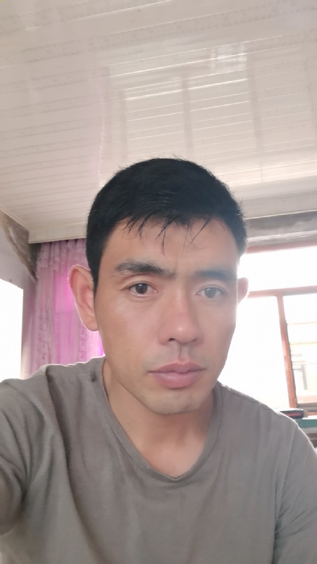 小草莓1981的第一张照片--青岛相亲服务中心