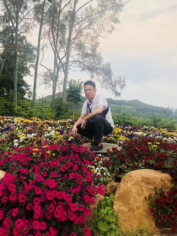 小郑的第一张照片--青岛相亲服务中心