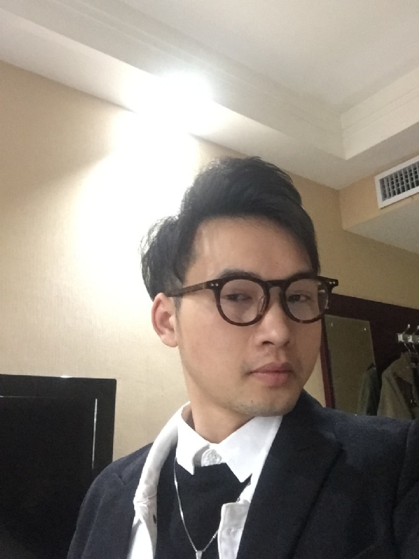 曾亮的第一张照片--青岛相亲服务中心