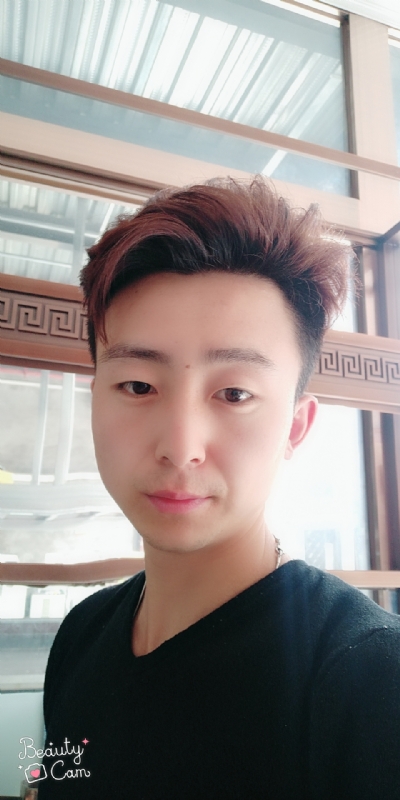 拼命微笑的第二张照片--青岛相亲服务中心