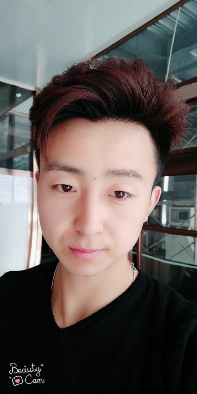 拼命微笑的第三张照片--青岛相亲服务中心