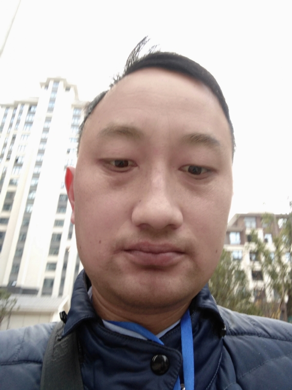 老男人的第一张照片--青岛相亲服务中心