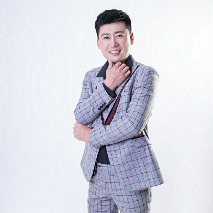 屋顶拾荒人的第一张照片--青岛相亲服务中心