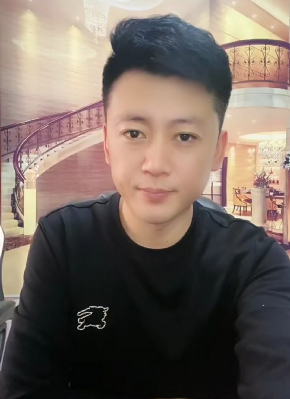 屋顶拾荒人的第三张照片--青岛相亲服务中心