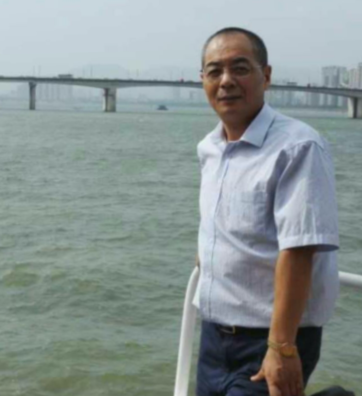 辛民的第二张照片--青岛相亲服务中心