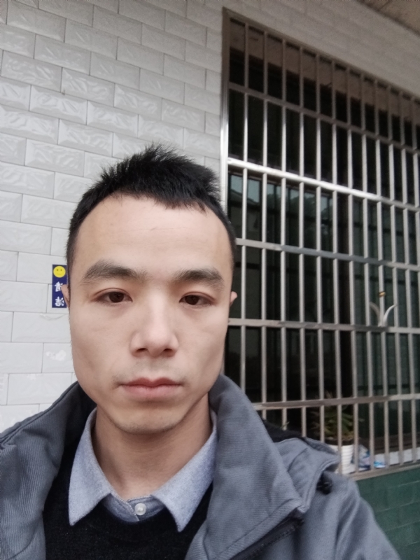 笑得那么开心的第一张照片--青岛相亲服务中心