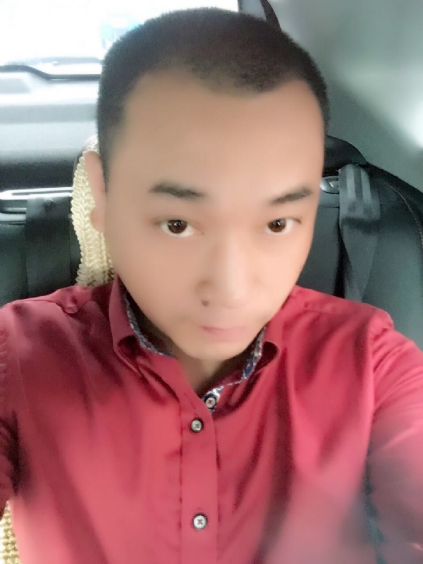 在一个路口等的第一张照片--青岛相亲服务中心