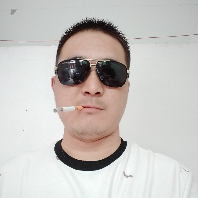 白伟伟的第一张照片--青岛相亲服务中心