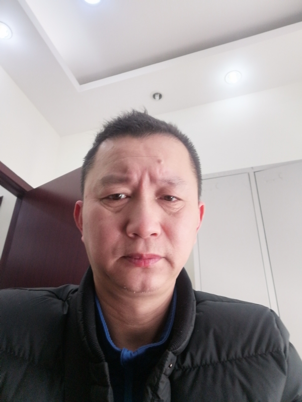 相视而笑的第一张照片--青岛相亲服务中心