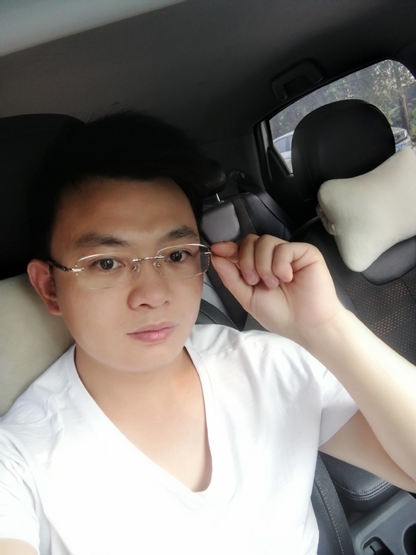 幸福的拥抱的第二张照片--青岛相亲服务中心