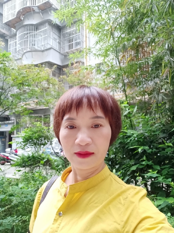 小瓶子的第二张照片--青岛相亲服务中心