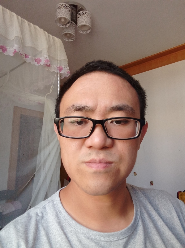 小涨常鸿的第一张照片--青岛相亲服务中心