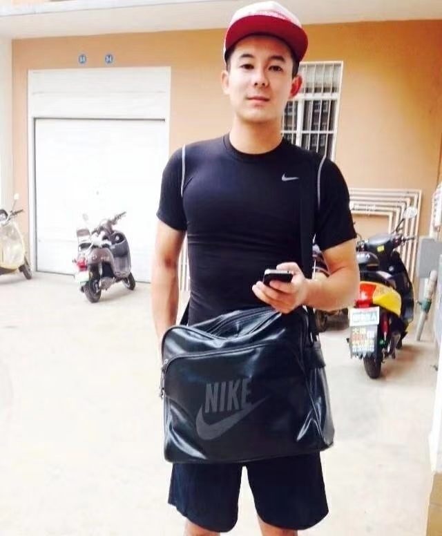 花花是只狗的第一张照片--青岛相亲服务中心