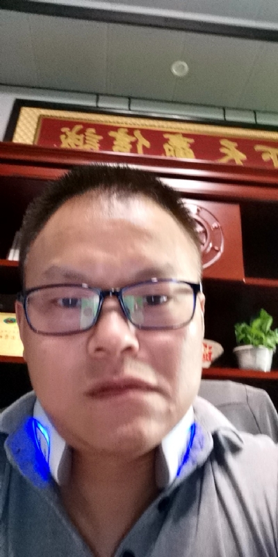 模具工匠的第一张照片--青岛相亲服务中心