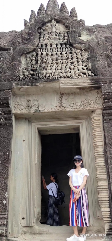 桃花与酒的第二张照片--青岛相亲服务中心