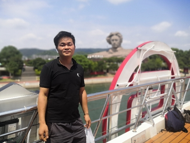 龙的传人的第一张照片--青岛相亲服务中心