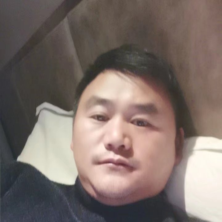 奔跑的第二张照片--青岛相亲服务中心