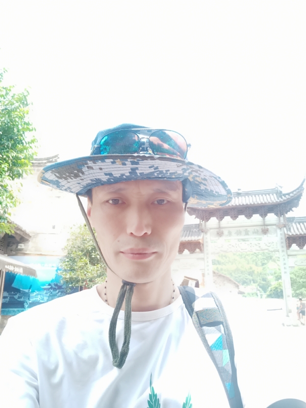 童群海的第一张照片--青岛相亲服务中心