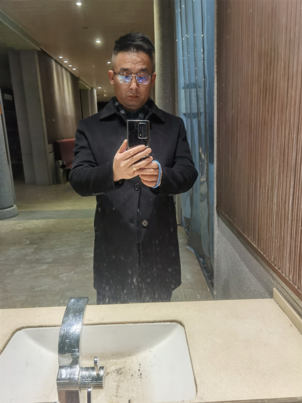 孤独尘埃的第一张照片--青岛相亲服务中心