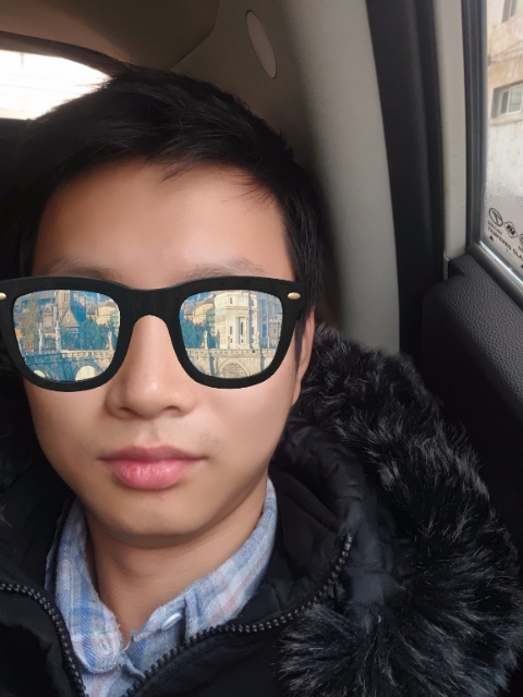 请问揉揉头的第一张照片--青岛相亲服务中心